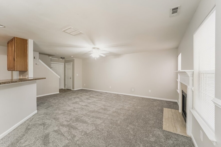 Building Photo - 7950 Bristle Ln