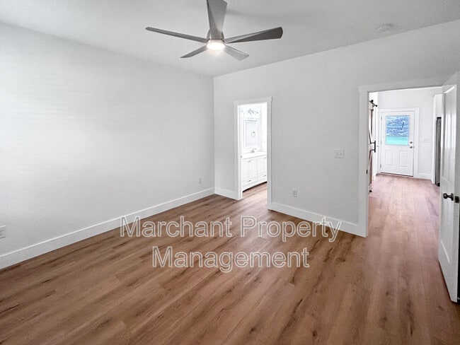 Building Photo - 7 20th St