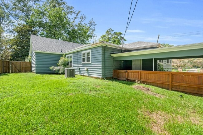 Building Photo - Renovated 3 Bedroom 2 Bath Home for Rent!
