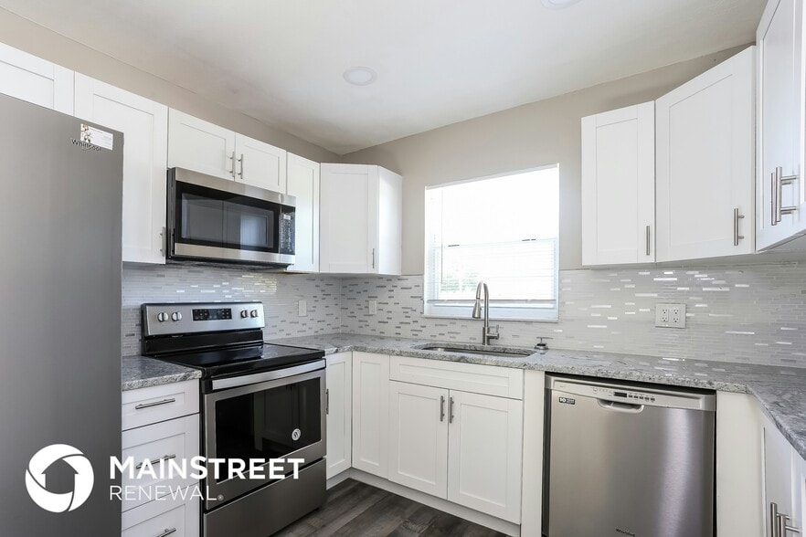 Building Photo - 2776 20th Ave SW