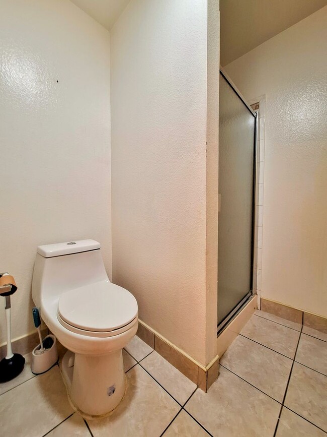 Building Photo - Beautiful 2bd Condo In Gated Community With Pool, Gym, and On-site Laundry