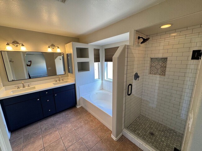 Building Photo - 3 Bedroom - 2 Bath - 1515 Sq. Ft. - in Gil...