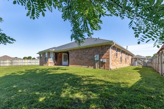 Building Photo - 2409 SW 17th St