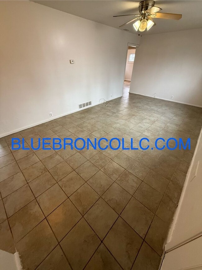 Building Photo - Nice house, great location!