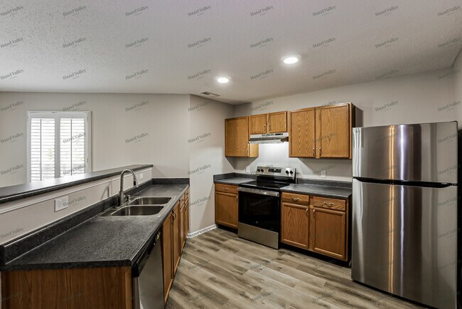 Building Photo - 10785 Cyrus Dr