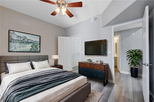 Building Photo - 2615 W Gary Ave