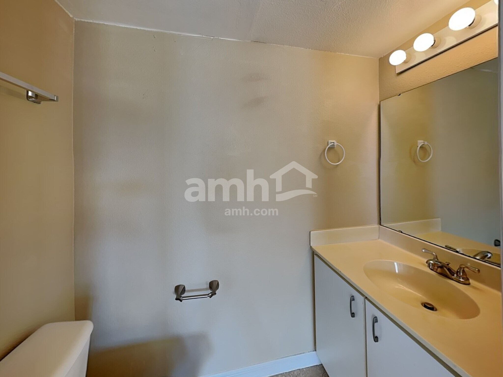 Building Photo - 16000 Wilkinson Dr