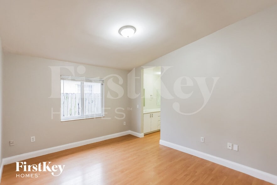 Building Photo - 6914 W 24th Ln