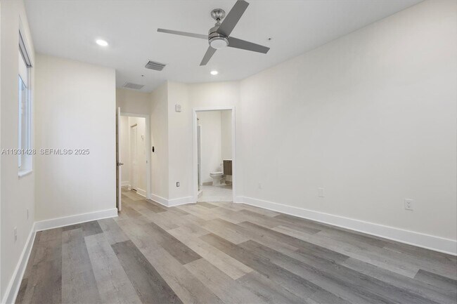 Building Photo - 6425 NW 103rd Pl