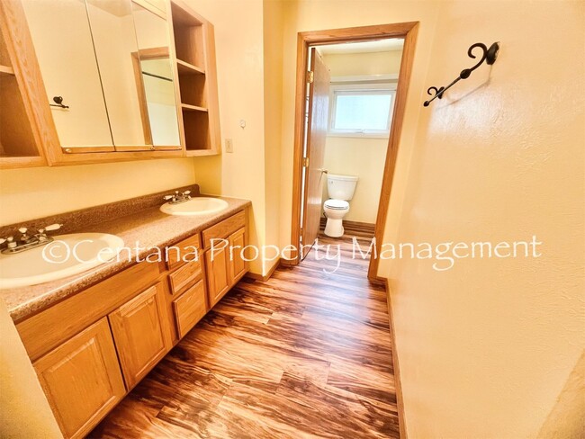 Building Photo - RARE FIND- Available 4 bedroom 1 1/2 bathr...