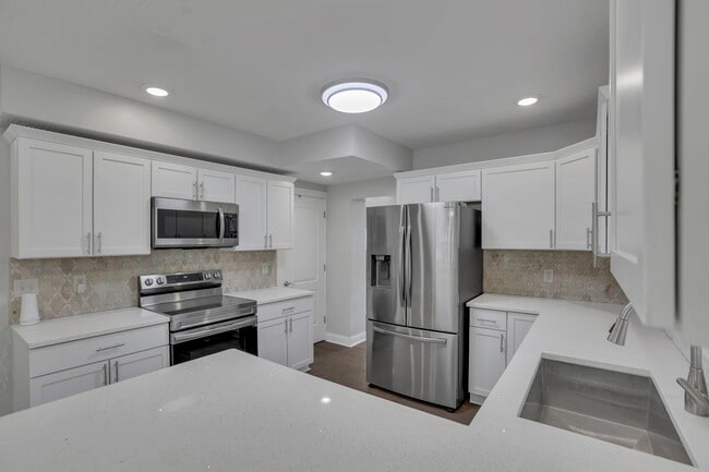 Building Photo - 1745 Sullivant Ave