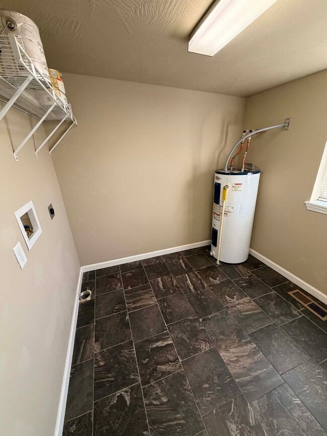 Building Photo - LEASETAKEOVER: NO DEPOSIT NEEDED!!!  4 BEDROOM / 2 BATHROOM HOUSE IN JOPLIN MO!!!