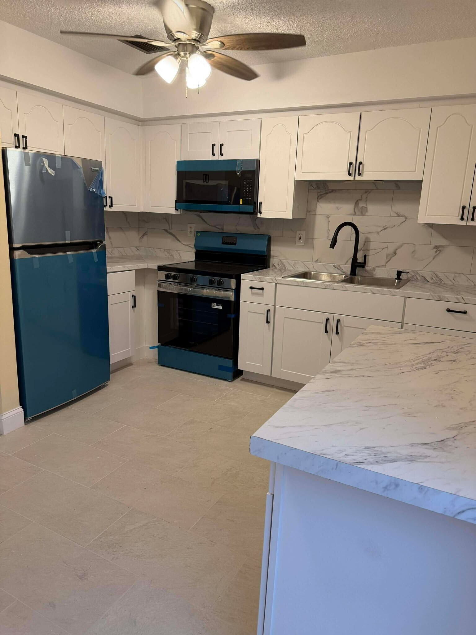 Building Photo - 501 W 1st St