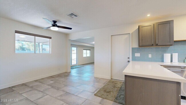 Building Photo - 719 W Parkway Blvd