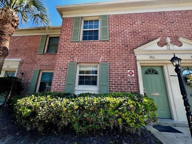 Building Photo - 2X2.5 -MOVE IN NOW! NEW LVP FLOORING ON 1ST FLOOR! NEW CARPET ON 2ND FLOOR! WATER VIEWS! CALL TOD...