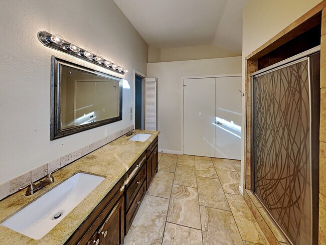 Building Photo - 19607 Lake Hollow Ln