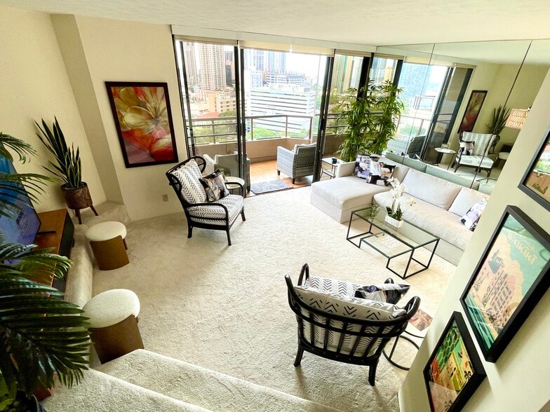 Sunken living room from entryway and dining room - 1221 Victoria St