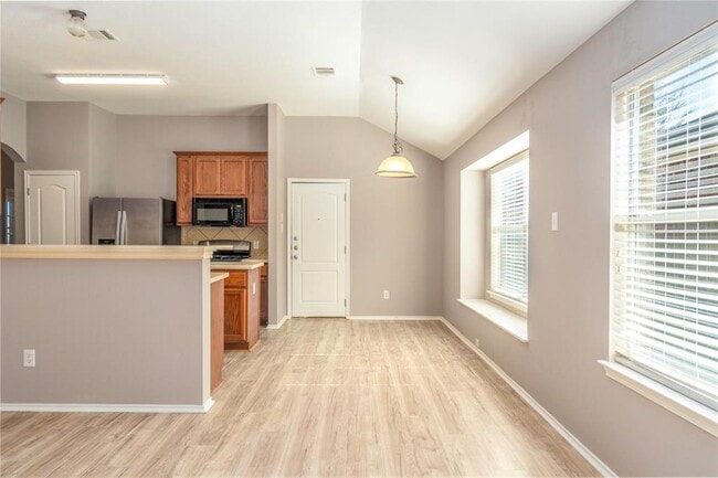 Building Photo - 249 Ashwood N