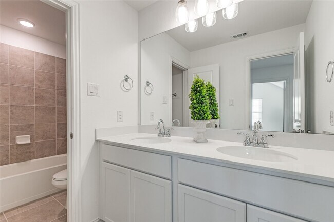 Building Photo - 1732 Ann St