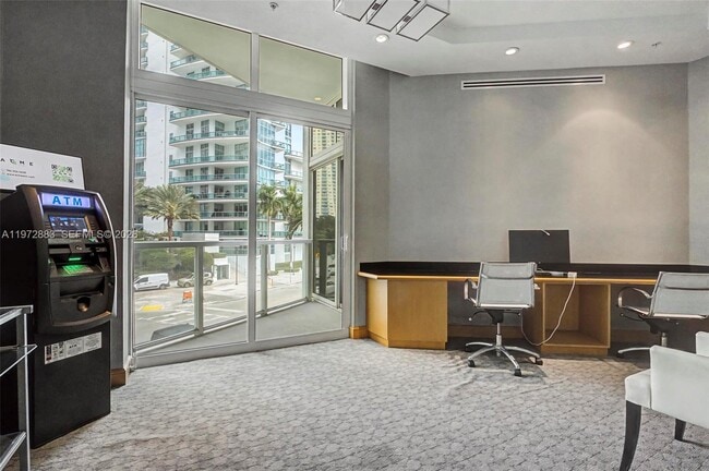 Building Photo - 218 SE 14th St