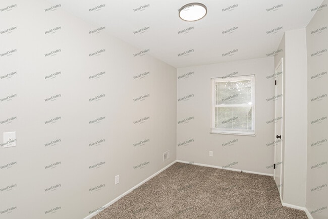 Building Photo - 6585 Daly Rd