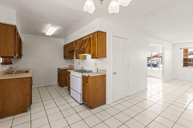 Building Photo - 11701 Henry Phipps Dr
