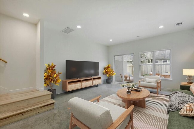 Building Photo - 2503 S 6th St