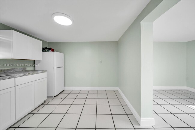 Building Photo - 875 E 29th St