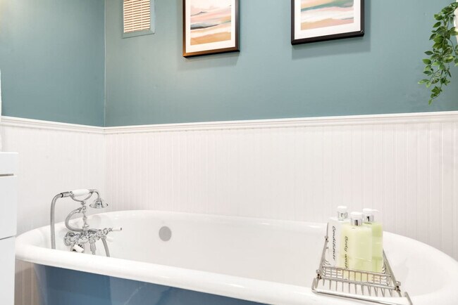 Building Photo - 2749 NW 65th St