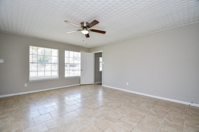 Building Photo - 14902 Gloster St
