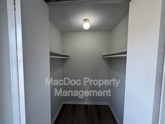 Building Photo - 914 Anvil Rd