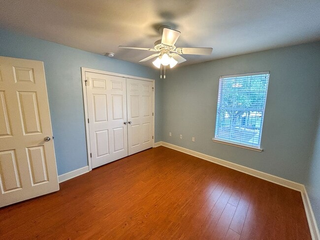 Building Photo - Woods Edge South #147