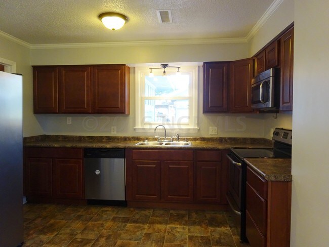 Building Photo - 602 Plaza Dr