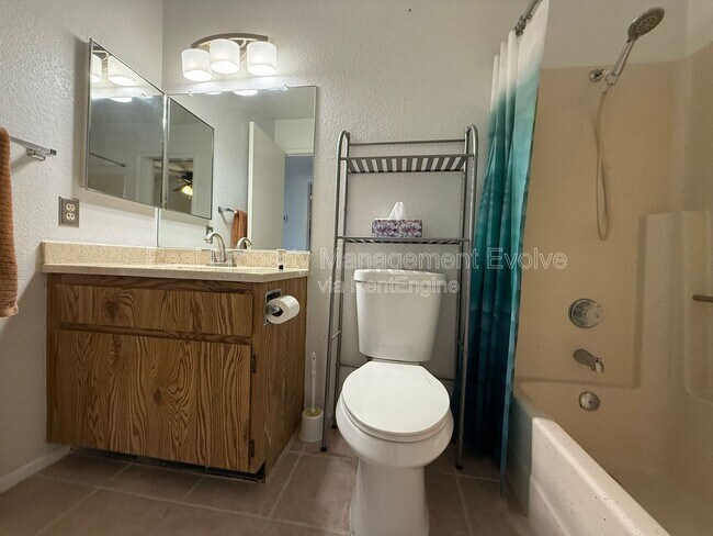 Building Photo - 502 W Yukon Dr