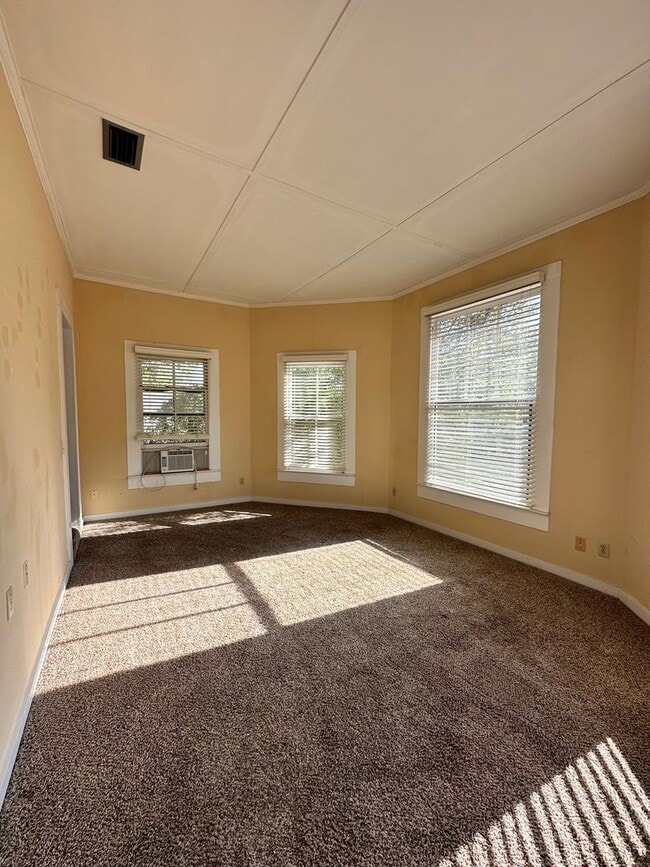 Building Photo - Downtown Fernandina Beach! Sunny 2 Story!