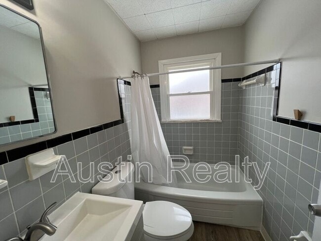 Building Photo - 10117 Niblic Dr