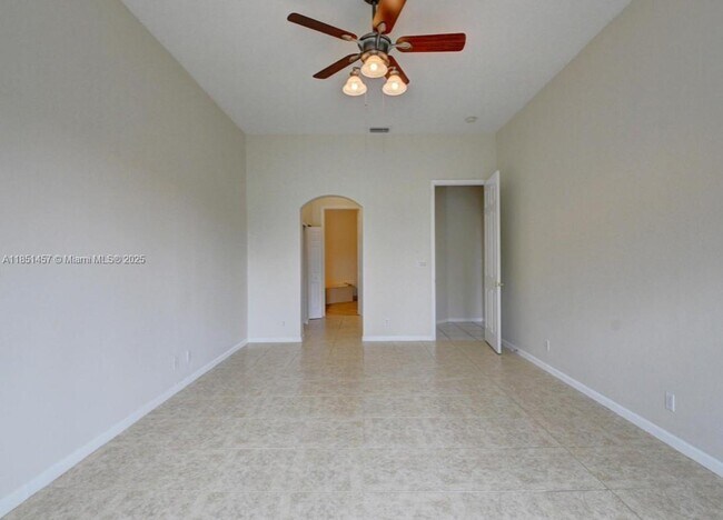 Building Photo - 8291 Hampton Wood Dr