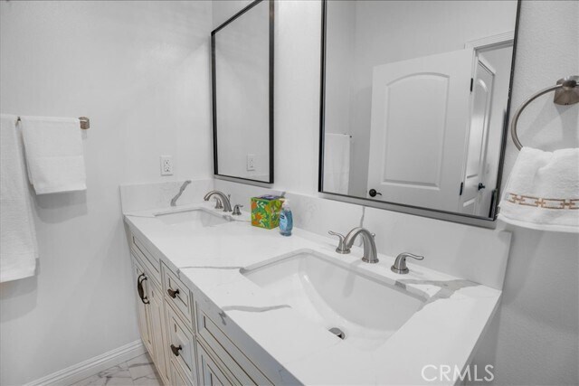 Building Photo - 89 N Grand Oaks Ave