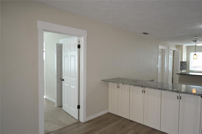 Building Photo - 746 Barbara St