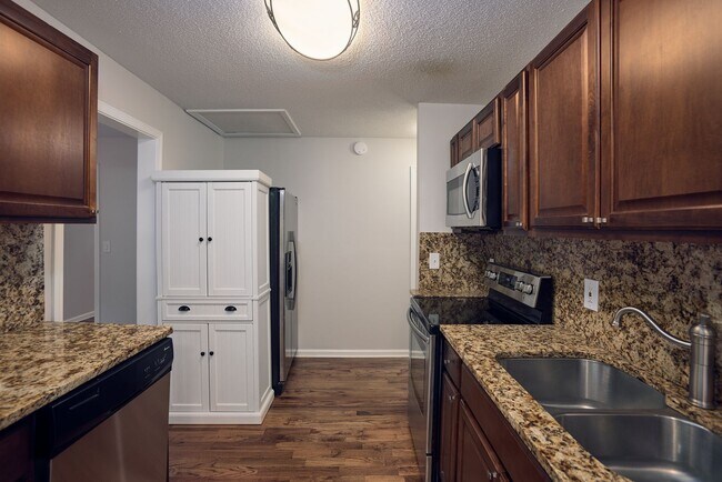 Building Photo - Super cute East Atlanta home with secluded...