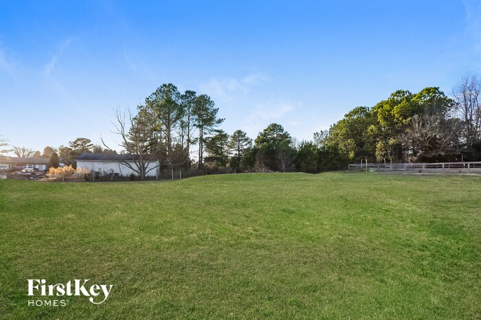 Building Photo - 61 Twelve Oaks Dr