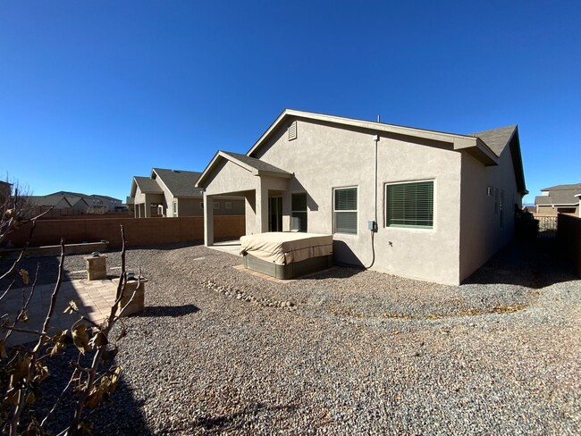 Building Photo - 3 Bedroom Single Story Home Available in R...