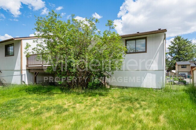 Building Photo - 802 S Calvin Rd