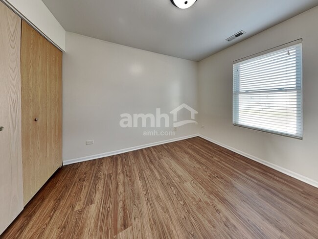 Building Photo - 915 Mission Blvd