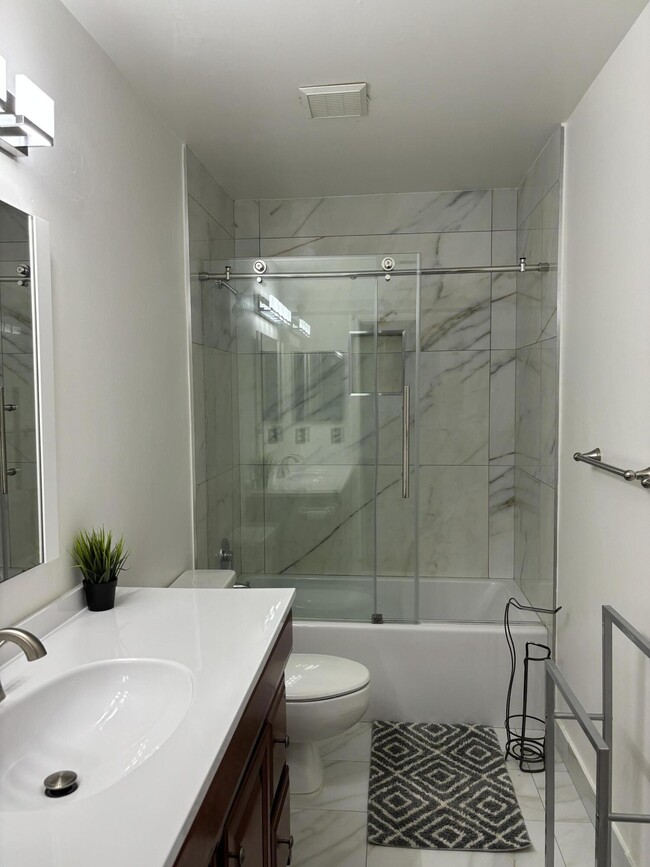Building Photo - 1760 Shoreside Cir