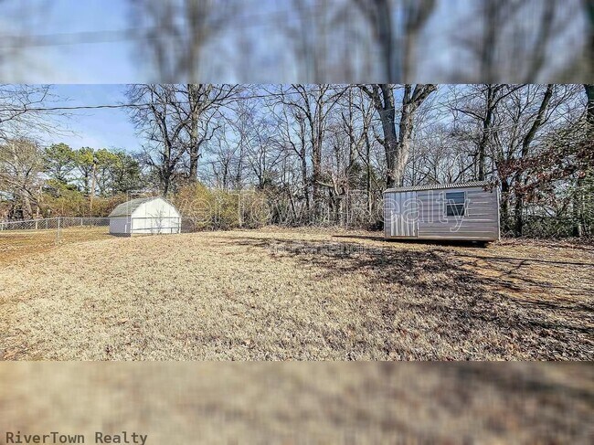Building Photo - 2644 Courtney Dr