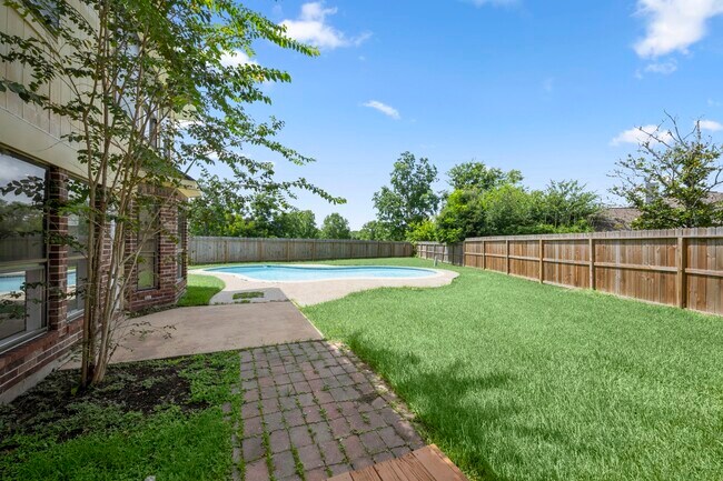 Building Photo - 16518 Elmwood Point Ln