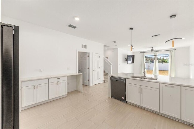 Building Photo - 6366 SW 77th Ave