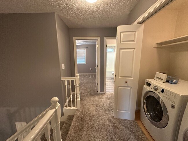 Building Photo - Cute and Cozy 2 Bed, 1.5 Bath Townhome in the Meadows!