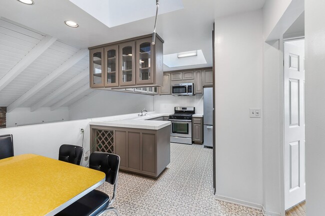 Building Photo - Beautiful 3-Bedroom, 2-Bathroom Home in a Peaceful Neighborhood